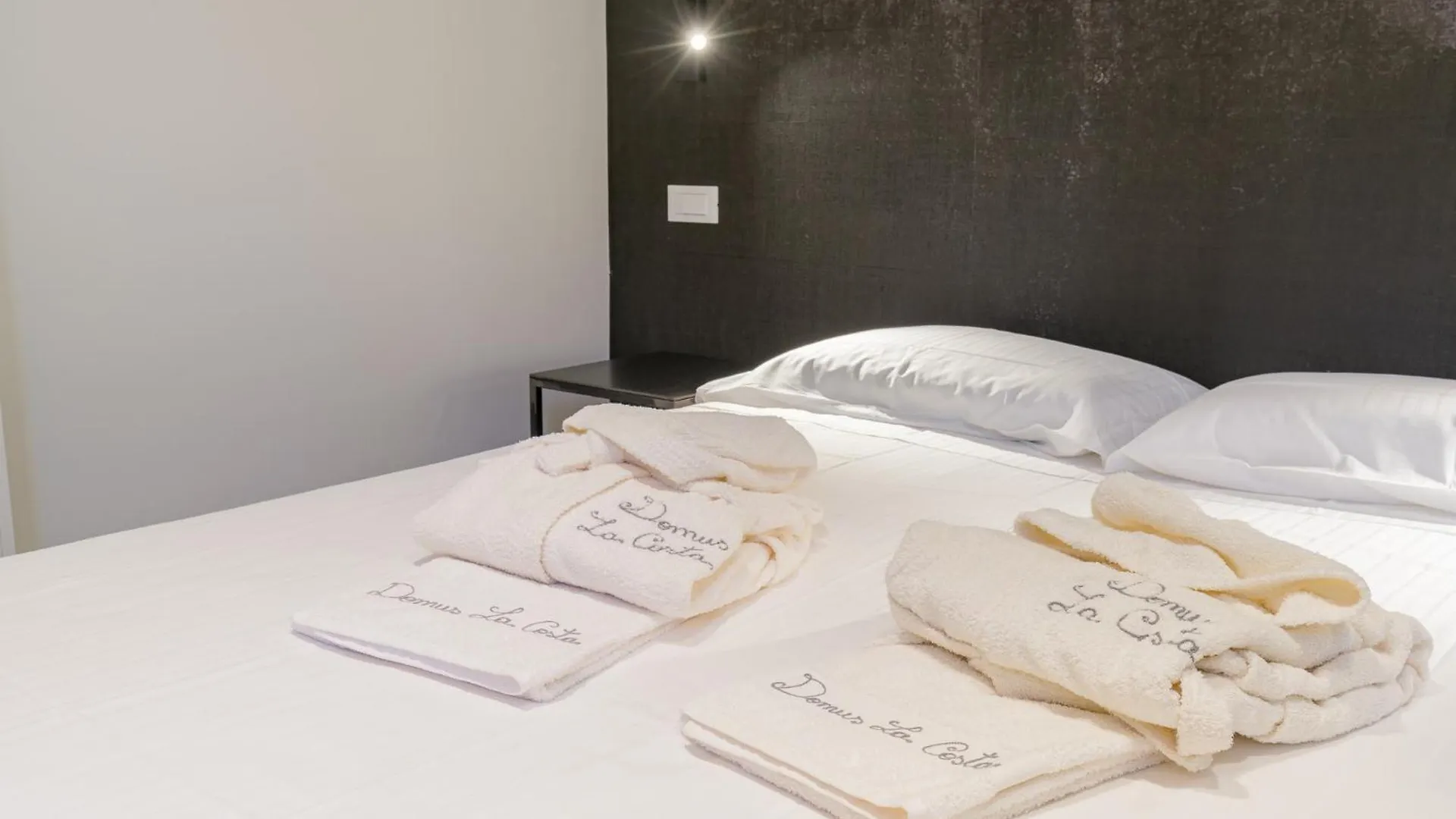 Domus La Costa Apartment Verona Italy
